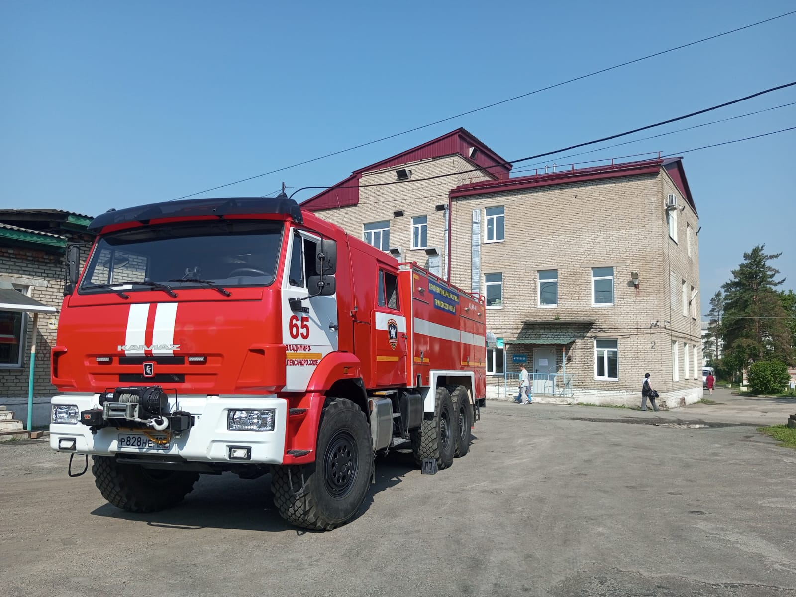 Пожарные Партизанского муниципального округа продолжают отрабатывать практические навыки тушения пожаров.