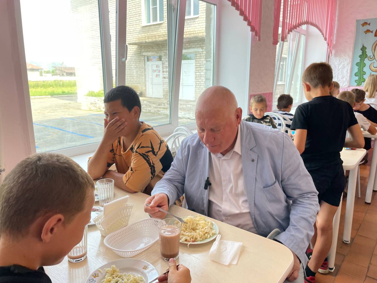 Продолжается мониторинг горячего питания в пришкольных лагерях Партизанского муниципального округа.