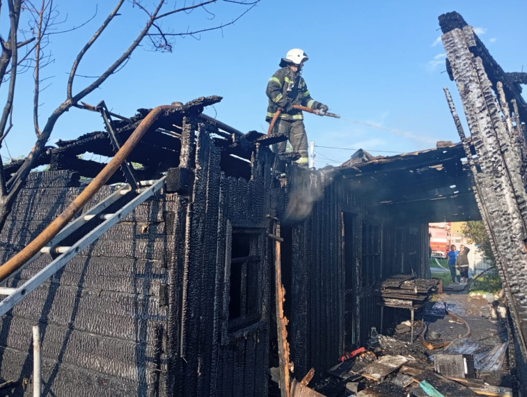 В Сергеевке Партизанского муниципального округа огонь уничтожил половину двухквартирного дома. В Сергеевке Партизанского муниципального округа огонь уничтожил половину двухквартирного дома.